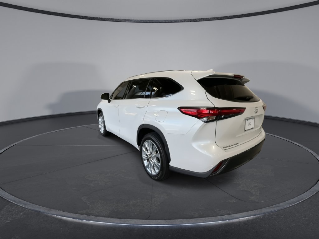 Used 2023 Toyota Highlander Limited FWD image 7