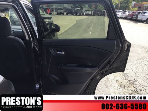 Used 2025 Nissan Rogue SV AWD/4WD image 25