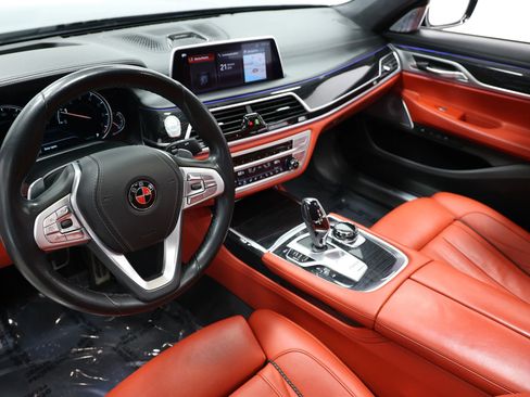 Used 2019 BMW 750i xDrive w/ Executive Package image 2