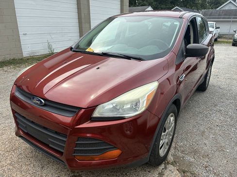 Used 2016 Ford Escape S FWD image 2