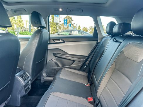 Certified 2023 Volkswagen Taos SE w/ Panoramic Sunroof Package FWD image 19