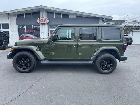 Used 2023 Jeep Wrangler Unlimited Sahara AWD/4WD image 3