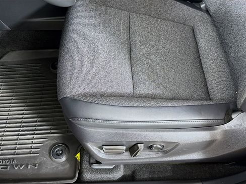 Certified 2023 Toyota Crown XLE image 21