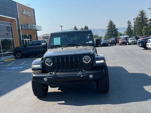 Used 2022 Jeep Gladiator Overland AWD/4WD image 2