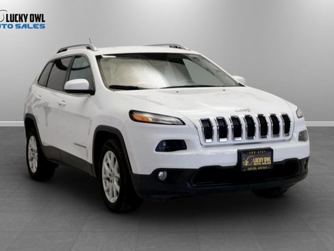 Used 2018 Jeep Cherokee Latitude w/ Safety Group FWD image 3