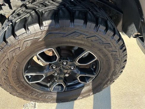 Used 2017 Jeep Wrangler Unlimited Sahara AWD/4WD image 33