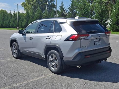 Certified 2022 Toyota RAV4 LE AWD/4WD image 6