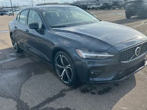 Used 2023 Volvo S60 B5 Plus w/ Climate Package image 3