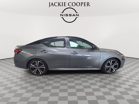 Used 2023 Nissan Sentra SR w/ Electronics Package FWD image 4