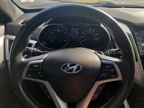 Used 2017 Hyundai Veloster Value Edition image 27