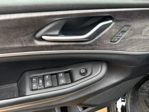 Used 2023 Jeep Grand Cherokee L Limited AWD/4WD image 10