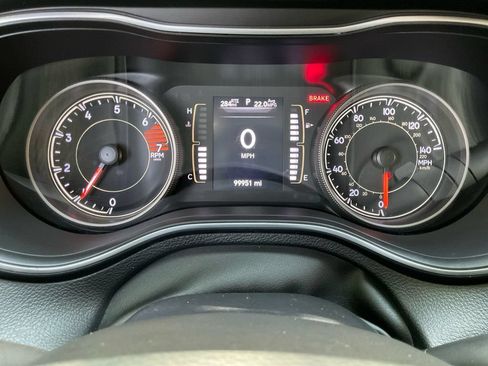 Used 2019 Jeep Cherokee Latitude Plus AWD/4WD image 19