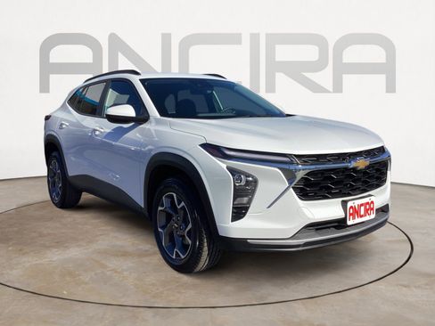 Used 2025 Chevrolet Trax LT image 7