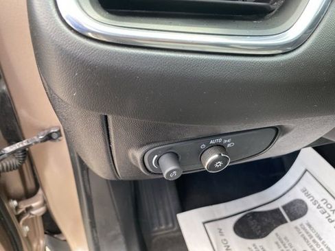 Used 2019 Chevrolet Equinox LS image 28