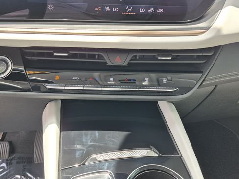 Used 2025 Buick Envision Avenir AWD/4WD image 29
