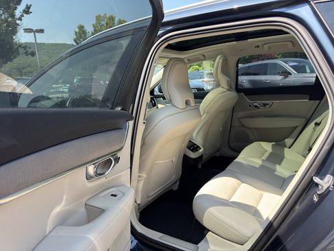 Certified 2025 Volvo V90 B6 Cross Country Plus AWD/4WD image 30