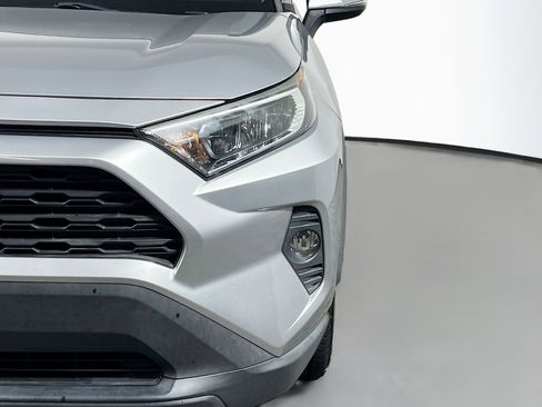 Used 2020 Toyota RAV4 XLE AWD/4WD image 12