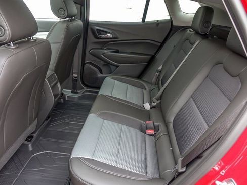 New 2026 Chevrolet Trax LT w/ Sunroof Package image 16