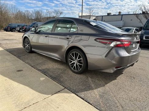 Used 2023 Toyota Camry SE image 4