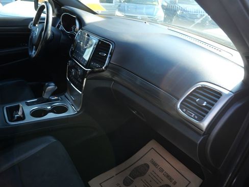 Used 2020 Jeep Grand Cherokee Altitude image 25