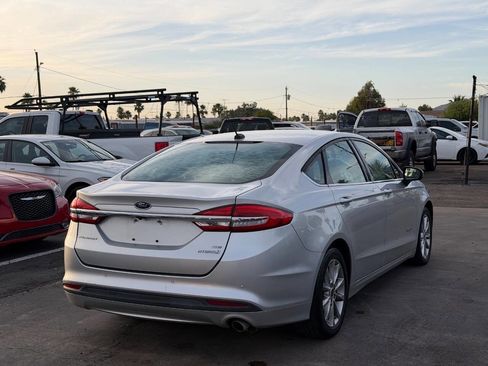 Used 2017 Ford Fusion SE FWD image 8
