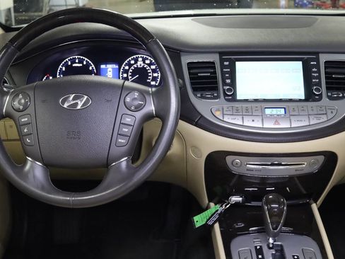Used 2010 Hyundai Genesis 4.6 image 12