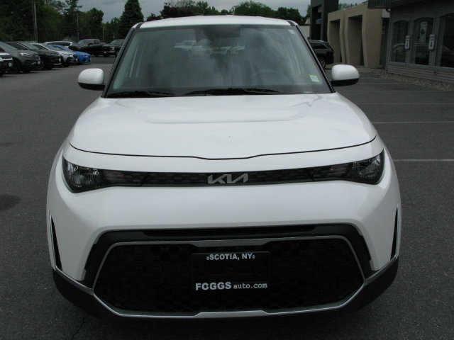 Used 2025 Kia Soul LX w/ LX Technology Package FWD image 12