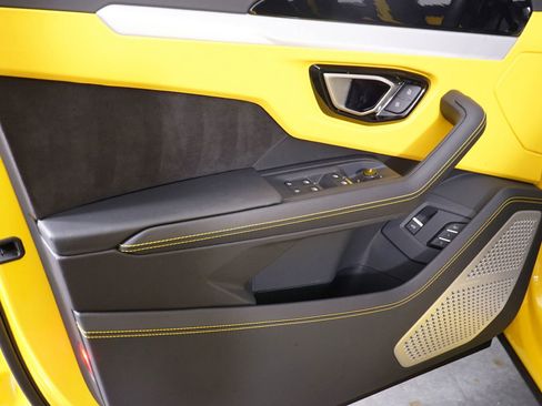 Used 2023 Lamborghini Urus S image 37