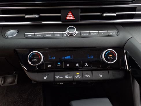 New 2025 Hyundai Elantra SEL image 18