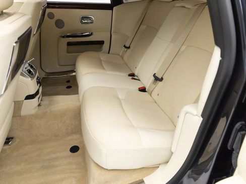 Used 2010 Rolls-Royce Ghost RWD image 38