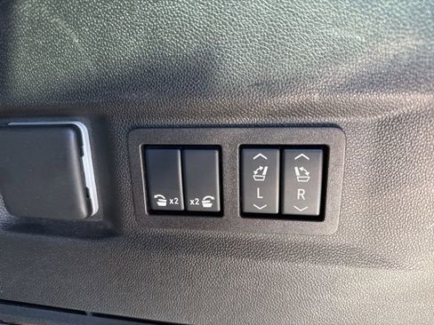 Used 2025 Chevrolet Tahoe Premier image 14