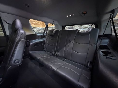 Used 2019 Cadillac Escalade ESV 4WD image 32