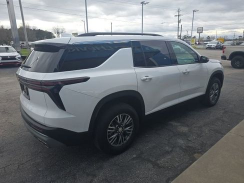 Used 2025 Chevrolet Traverse LT image 5