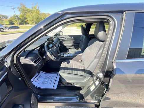 New 2025 Mitsubishi Outlander SE image 11