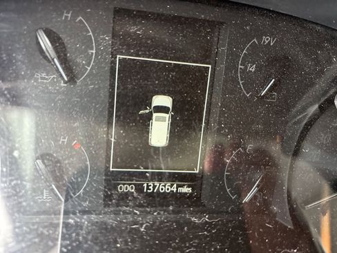 Used 2021 Toyota Sequoia Platinum image 9