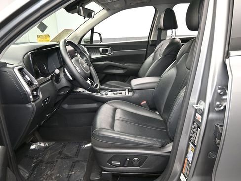 Used 2022 Kia Sorento EX w/ Panoramic Sunroof Package image 11
