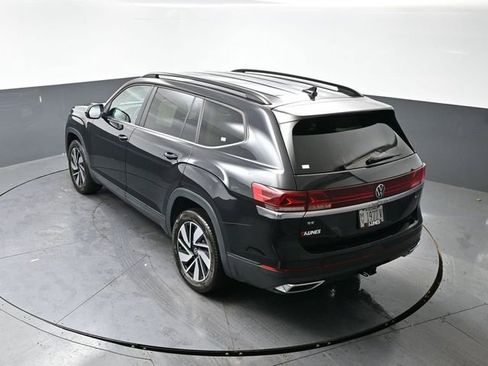 Used 2025 Volkswagen Atlas SE AWD/4WD image 46
