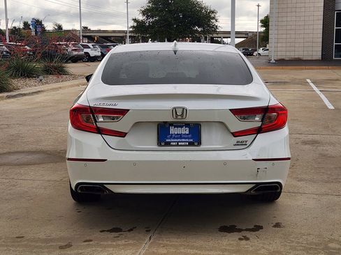 Used 2019 Honda Accord Touring image 6