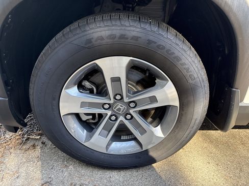 Used 2025 Honda Pilot EX-L image 11