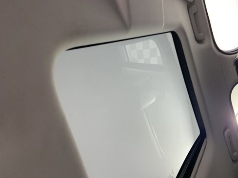 Used 2017 Land Rover Discovery HSE Luxury image 32