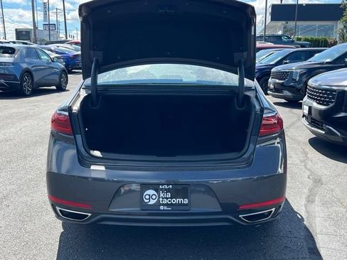 Used 2017 Kia Cadenza Premium FWD image 8