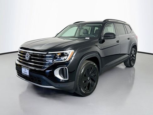 Certified 2026 Volkswagen Atlas SE FWD image 1