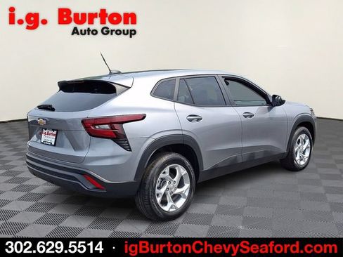 New 2026 Chevrolet Trax LS w/ LS Convenience Package FWD image 4