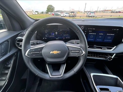 Used 2026 Chevrolet Equinox LT FWD image 5
