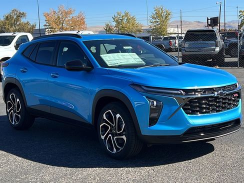 New 2026 Chevrolet Trax RS w/ Sunroof Package image 3