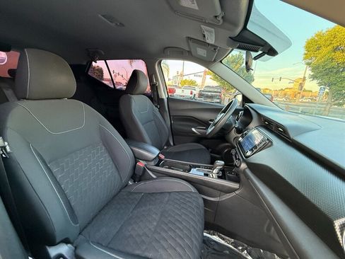 Used 2022 Nissan Kicks SV FWD image 40