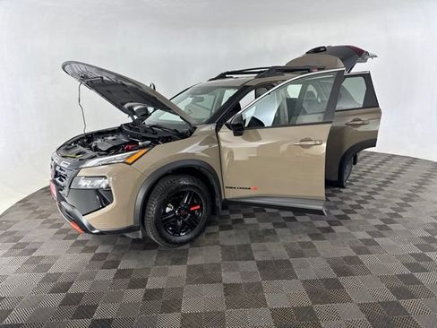 Used 2025 Nissan Rogue SV AWD/4WD image 10