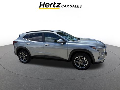 Used 2025 Chevrolet Trax LT image 1