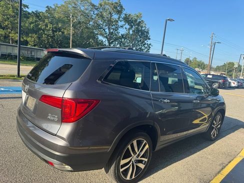 Used 2017 Honda Pilot Elite image 11