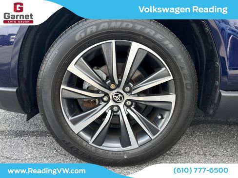 Used 2023 Toyota Venza LE AWD/4WD image 26